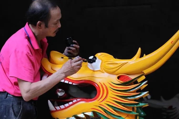 端午节龙舟制作：传承文化，匠心独运